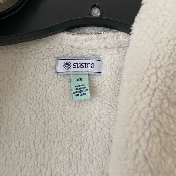 Faux Sherpa and suede vest! - Picture 2 of 3